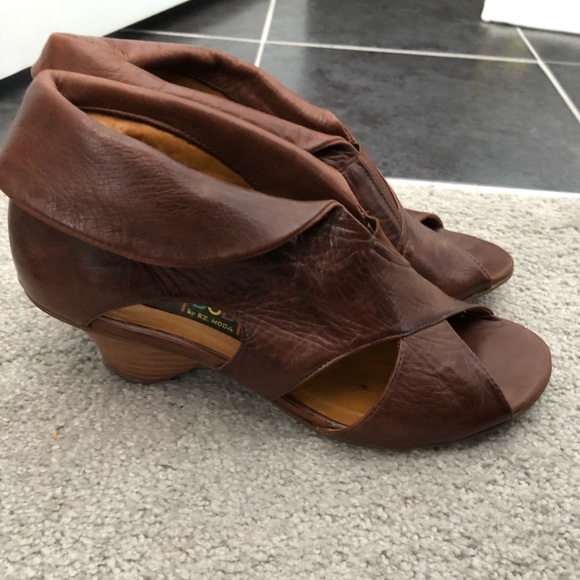 Brown Heels - Picture 2 of 2